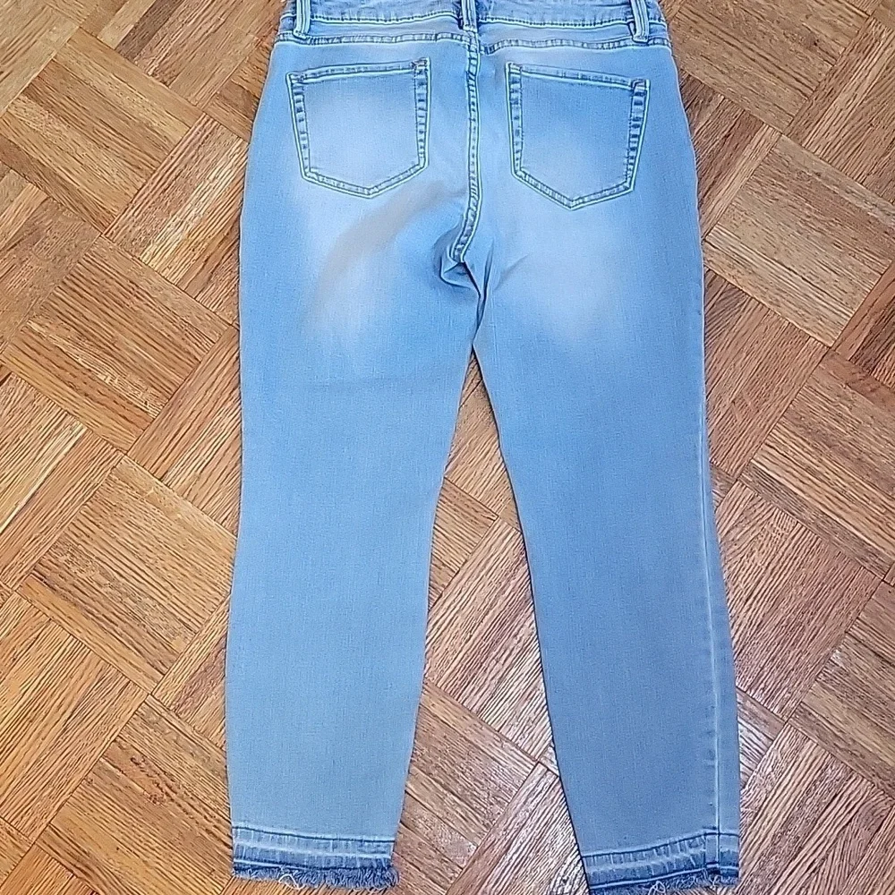 a.n.a Skinny Ankle Floral Embroidery Light Wash Denim Jeans Size 27